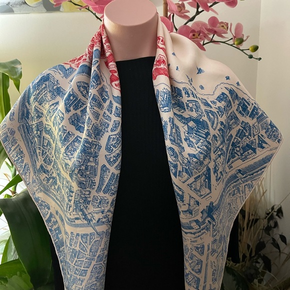 Hermès La Cite’ Cavalie’re Silk Scarf. - Picture 8 of 16